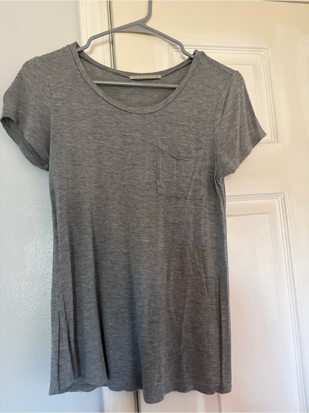 Women's Short Sleeve Scoop Neck Pocket Tee - Heather Gray
